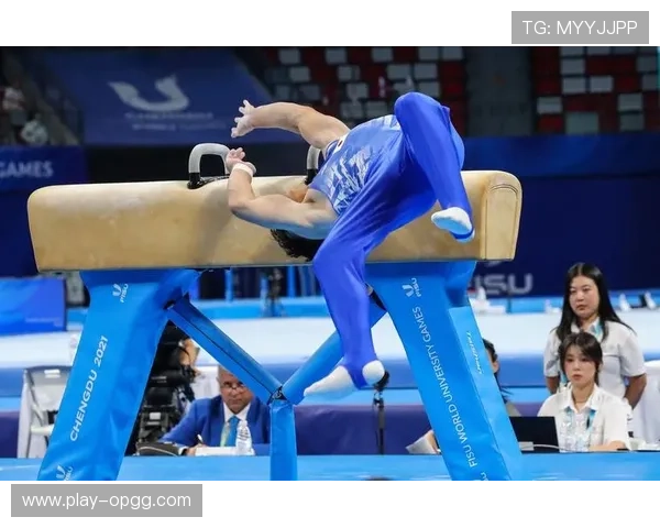 哈萨克斯坦选手卡里米单杠下法后退两步，动作规格分受影响