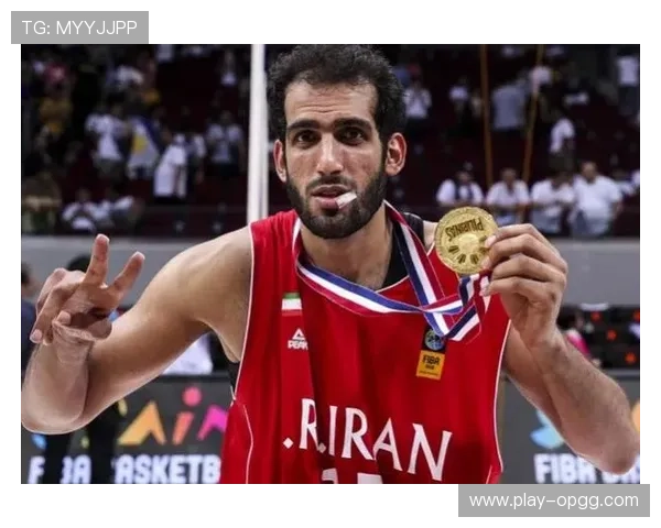 哈达迪生涯转型成功，二婚娶超模后家庭幸福